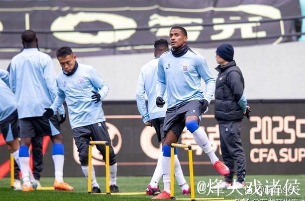 30岁岳鑫加盟上海海港,有望为莱昂纳多创造进球良机 30岁岳鑫加盟上海海港,有望为莱昂纳多创造进球良机