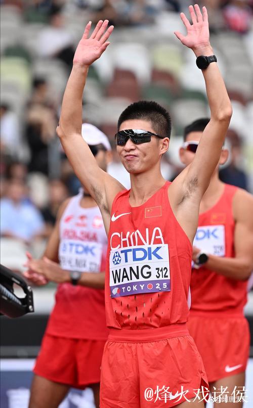 中国选手王朝朝田径世锦赛男子20公里竞走摘银